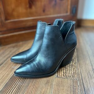 Vince Camuto Gigietta leather black western ankle booties size 8M. Worn once.